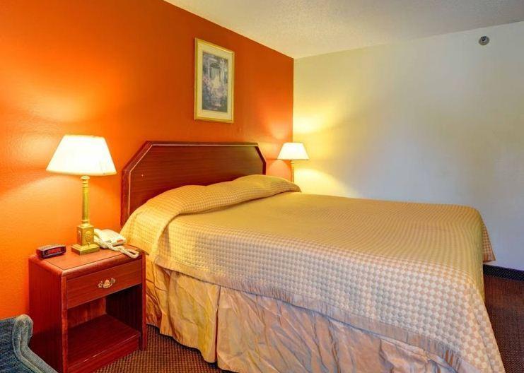 Econo Lodge Spring Lake Room photo